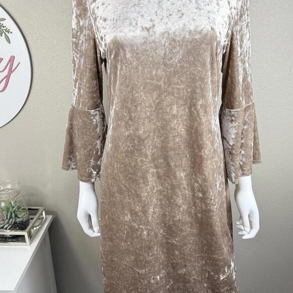 Beautiful‎ RN Studio Size 10 - Picture 1 of 7